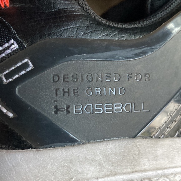 Under Armour 7.5 Mens Baseball Shoes Cleats White Black Grey Nice Condition - Picture 4 of 7